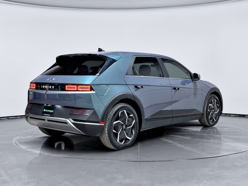 2024 Hyundai IONIQ 5 view 3