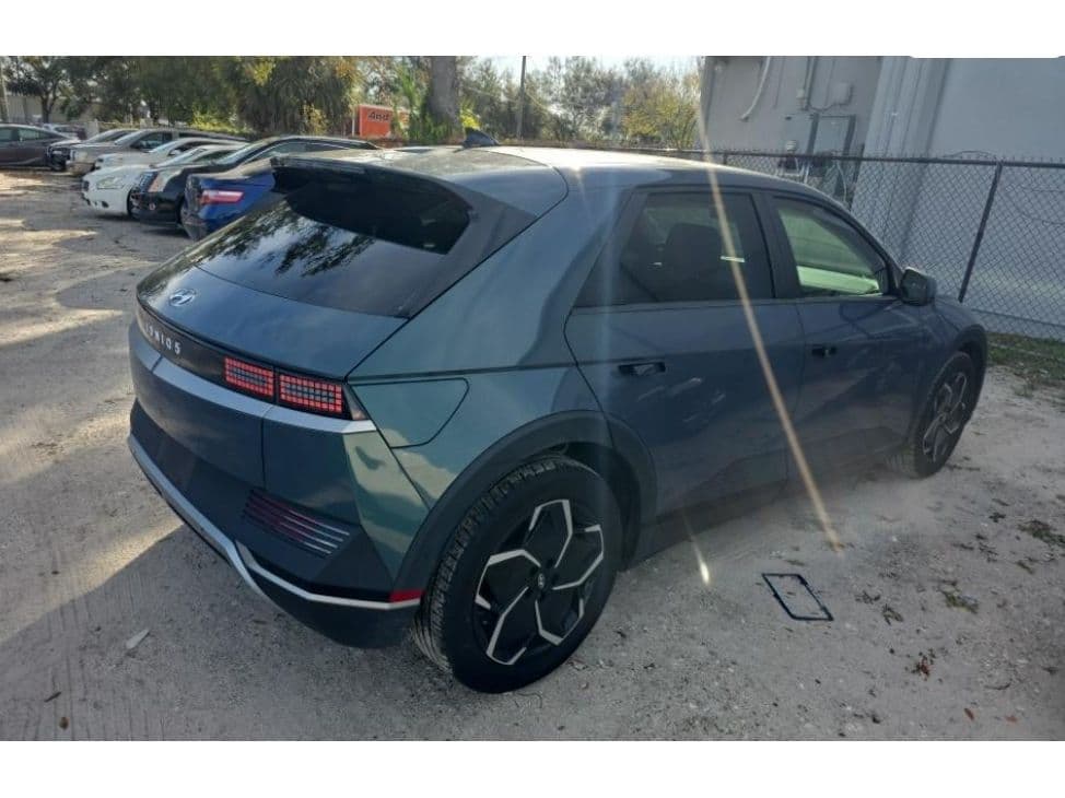 2024 Hyundai IONIQ 5 view 3