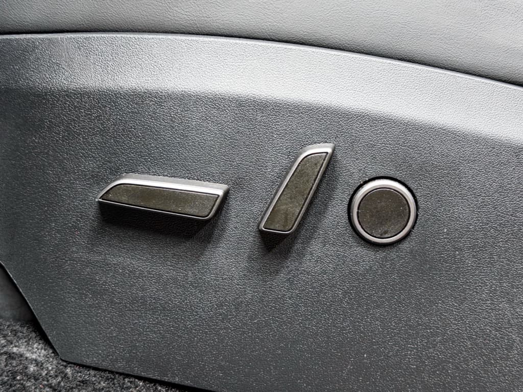 2024 Tesla Model Y view 6