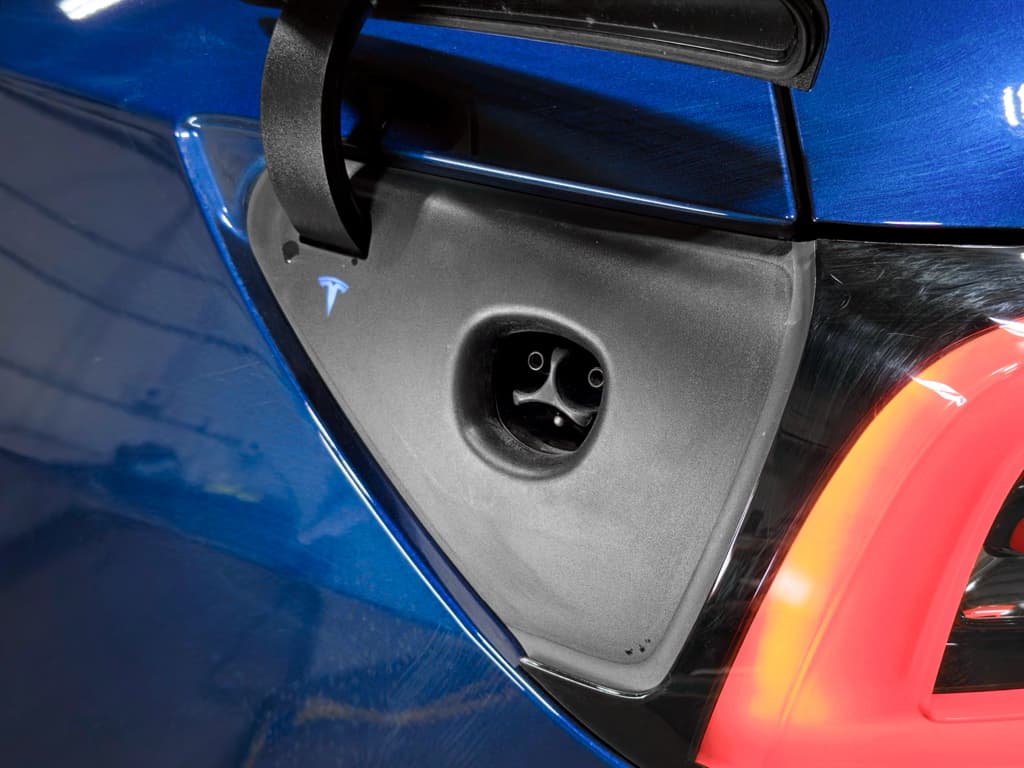 2024 Tesla Model Y view 5