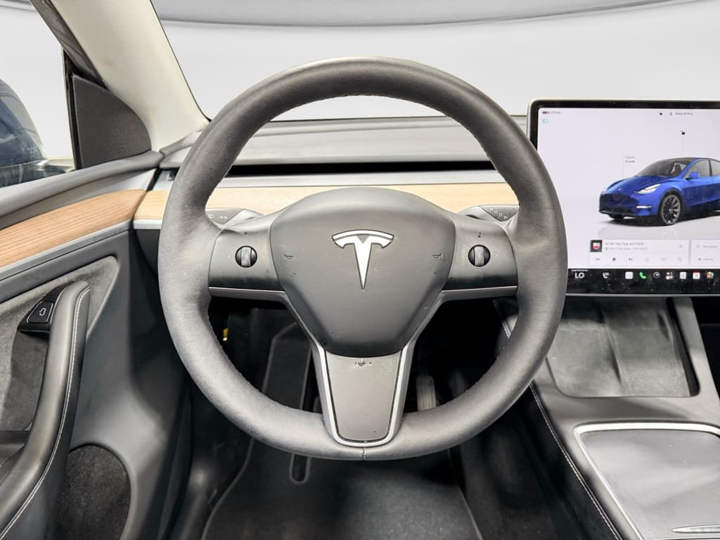 2024 Tesla Model Y view 7