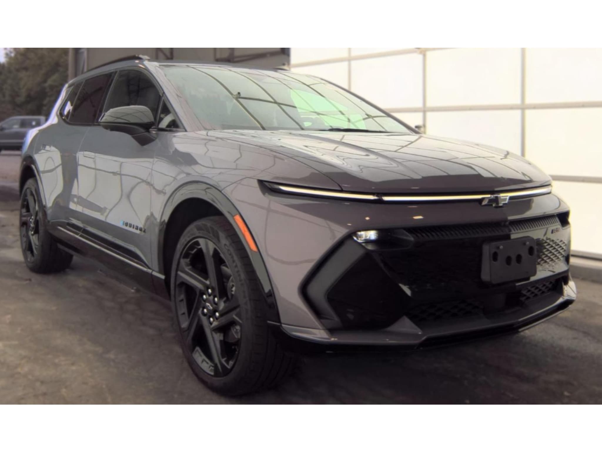 2024 Chevrolet Equinox EV view 4