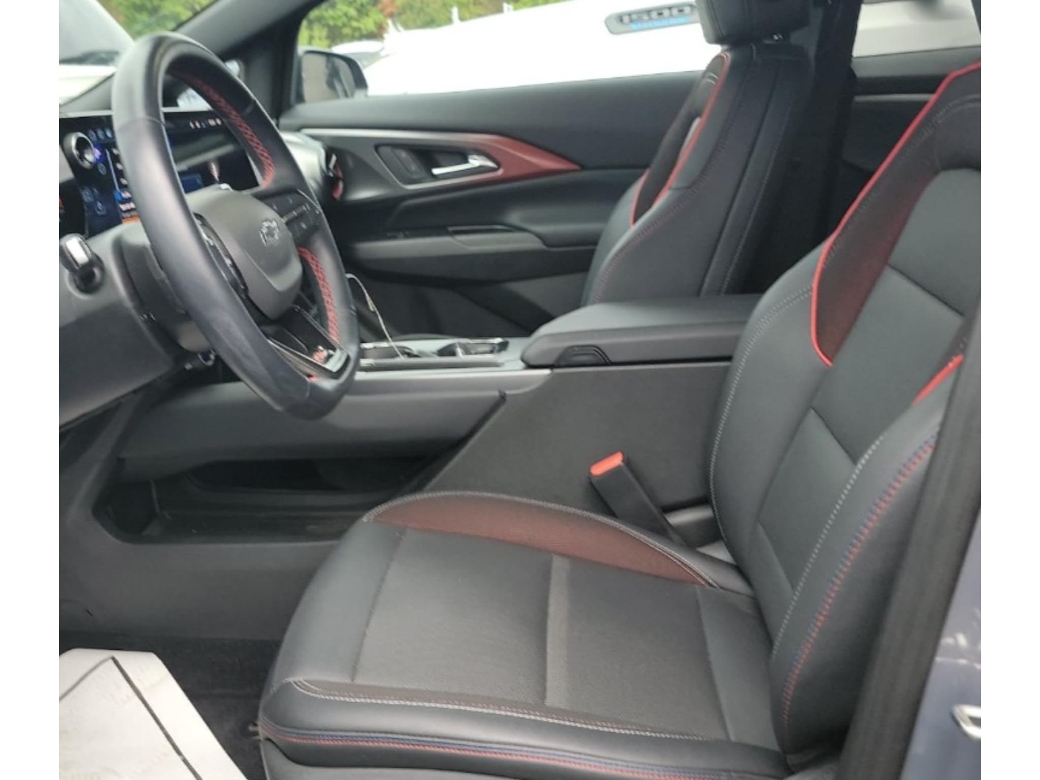 2024 Chevrolet Equinox EV view 5