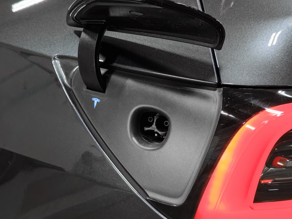 2024 Tesla Model Y view 5