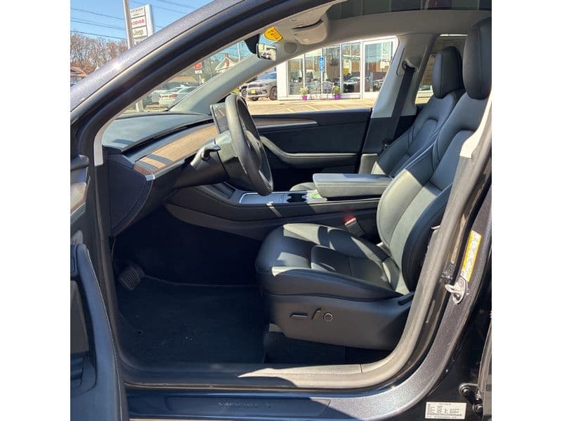 2024 Tesla Model Y view 5