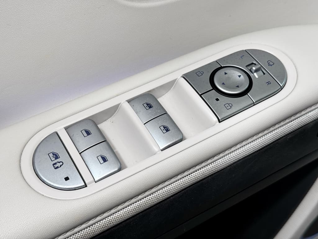 2024 Hyundai IONIQ 5 view 7