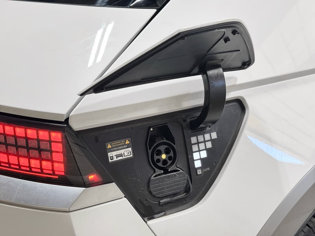 2024 Hyundai IONIQ 5 view 5