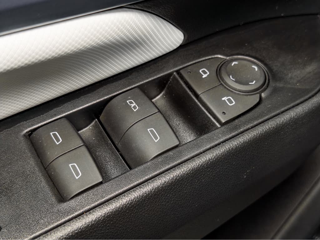 2024 Chevrolet Equinox EV view 7