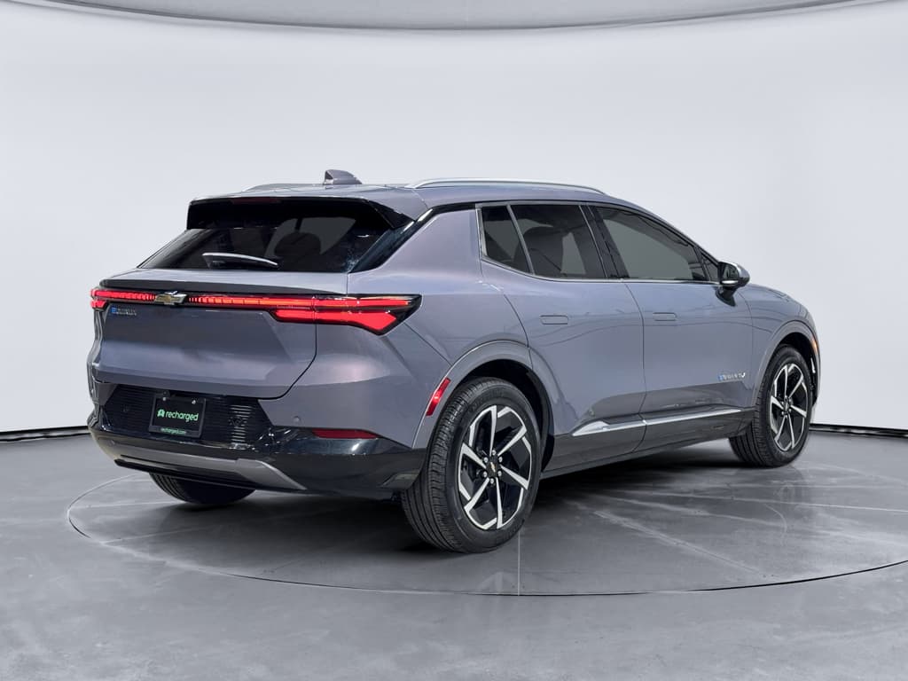 2024 Chevrolet Equinox EV view 3