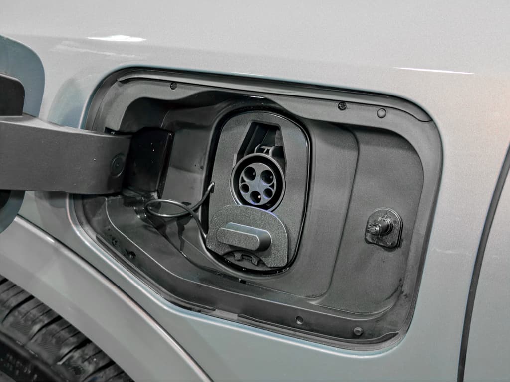 2024 Chevrolet Equinox EV view 5