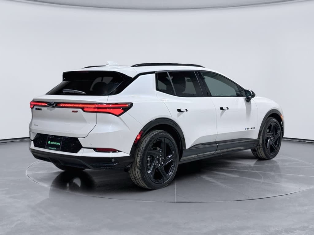 2024 Chevrolet Equinox EV view 3