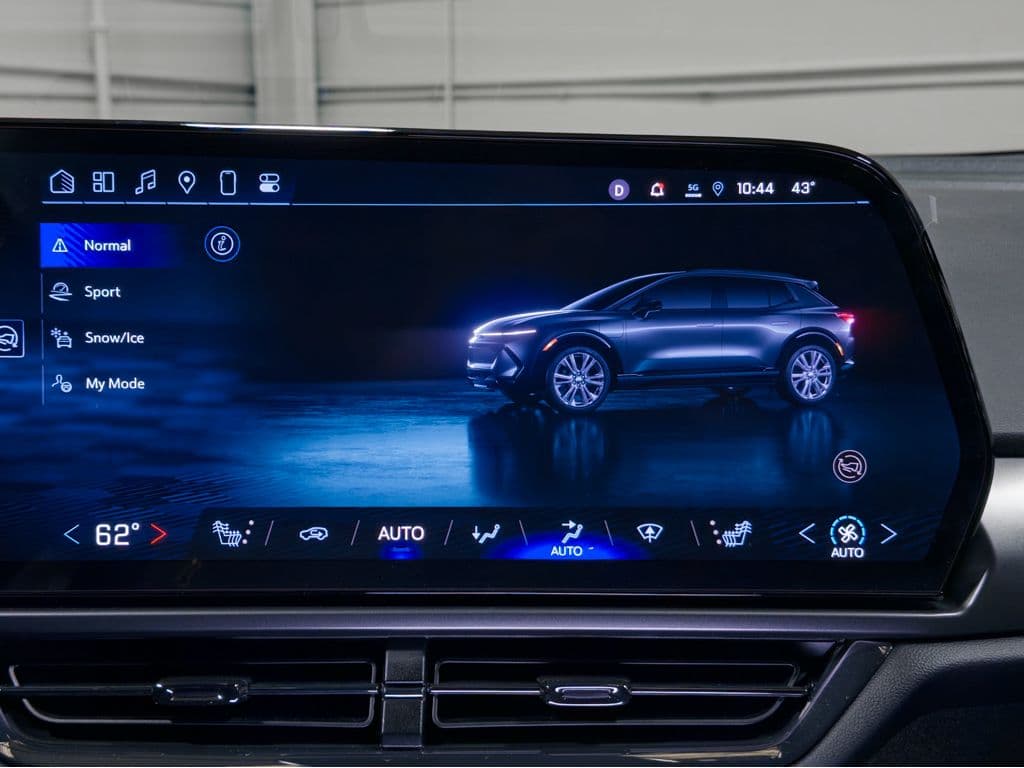 2024 Chevrolet Equinox EV view 13