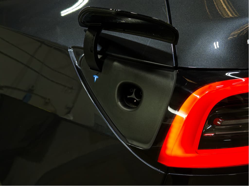 2024 Tesla Model Y view 5