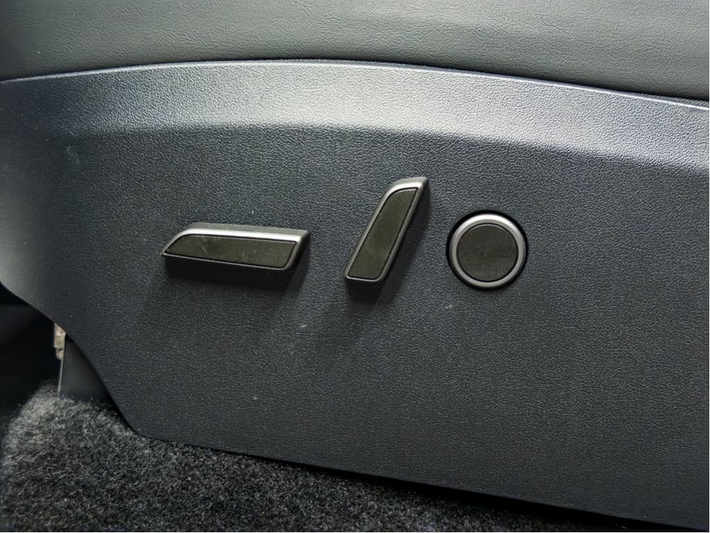 2024 Tesla Model Y view 7