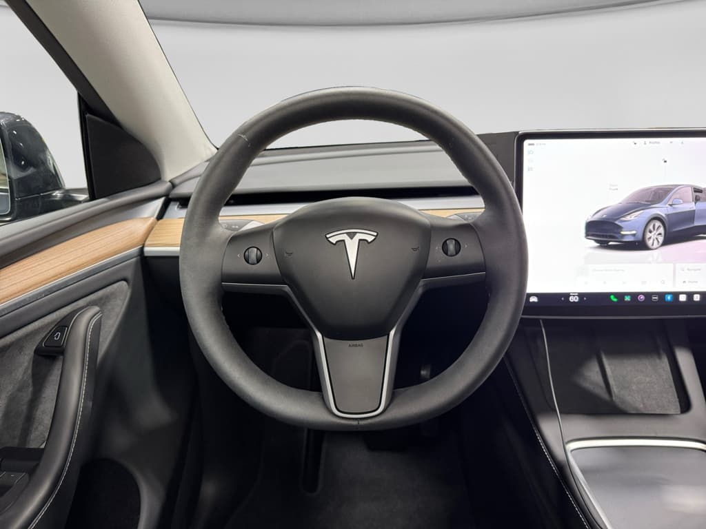 2024 Tesla Model Y view 6