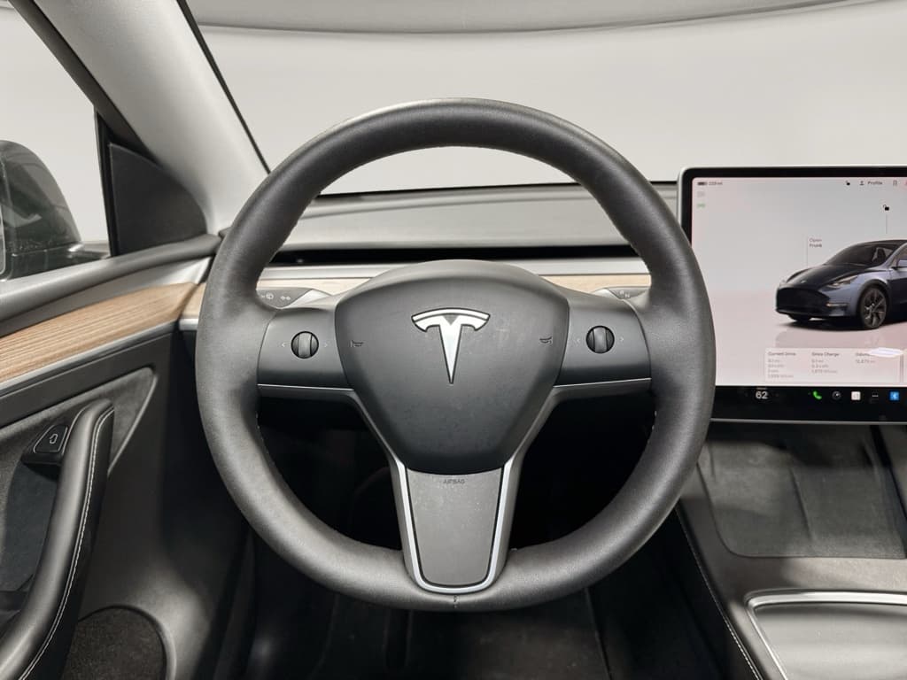 2025 Tesla Model Y view 7