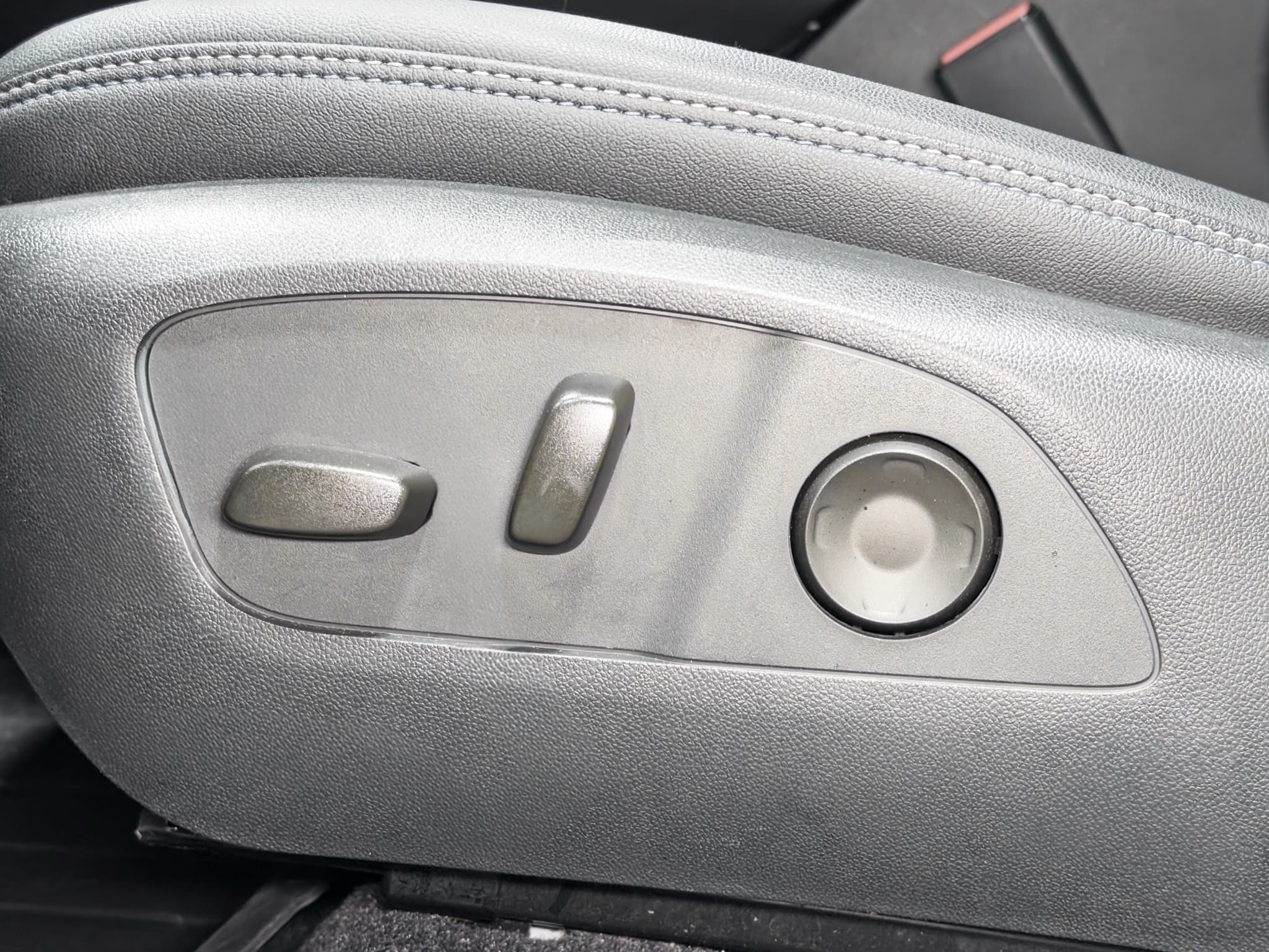 2024 Chevrolet Equinox EV view 7