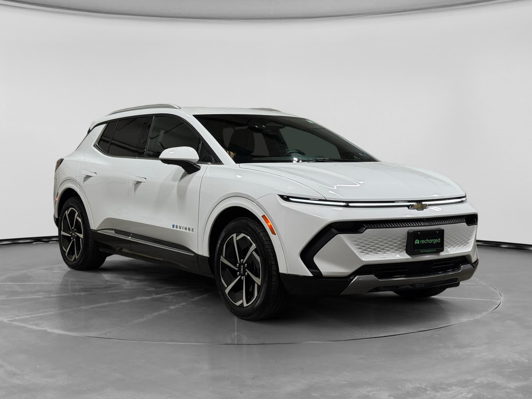 2024 Chevrolet Equinox EV view 4