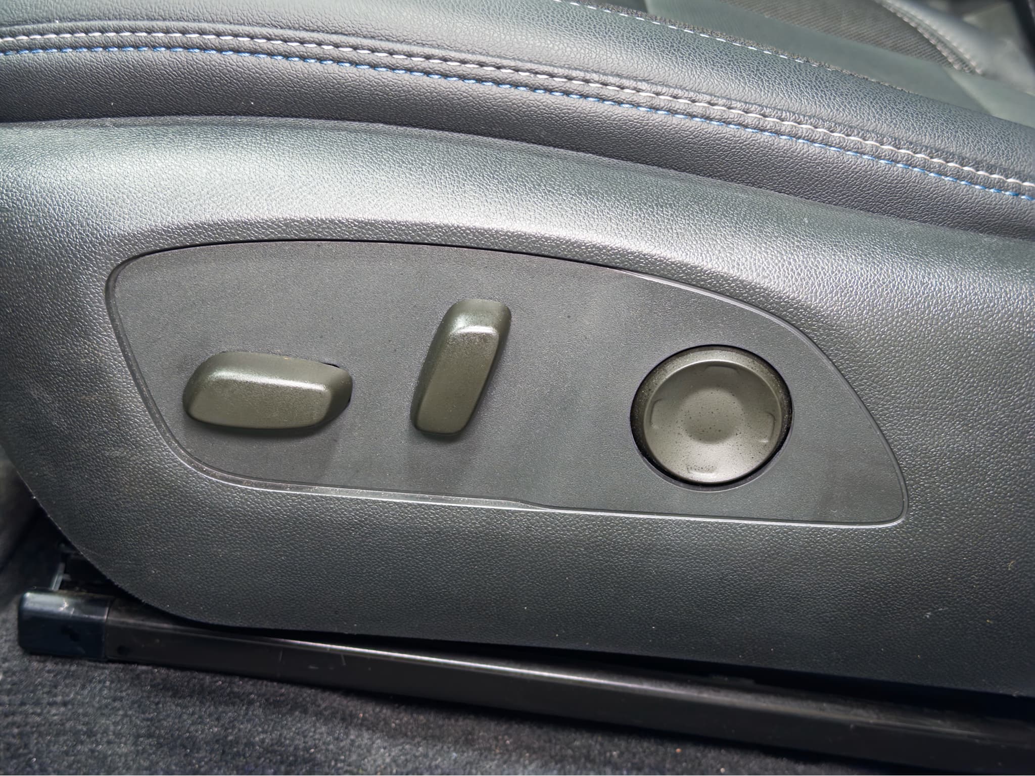 2024 Chevrolet Equinox EV view 7