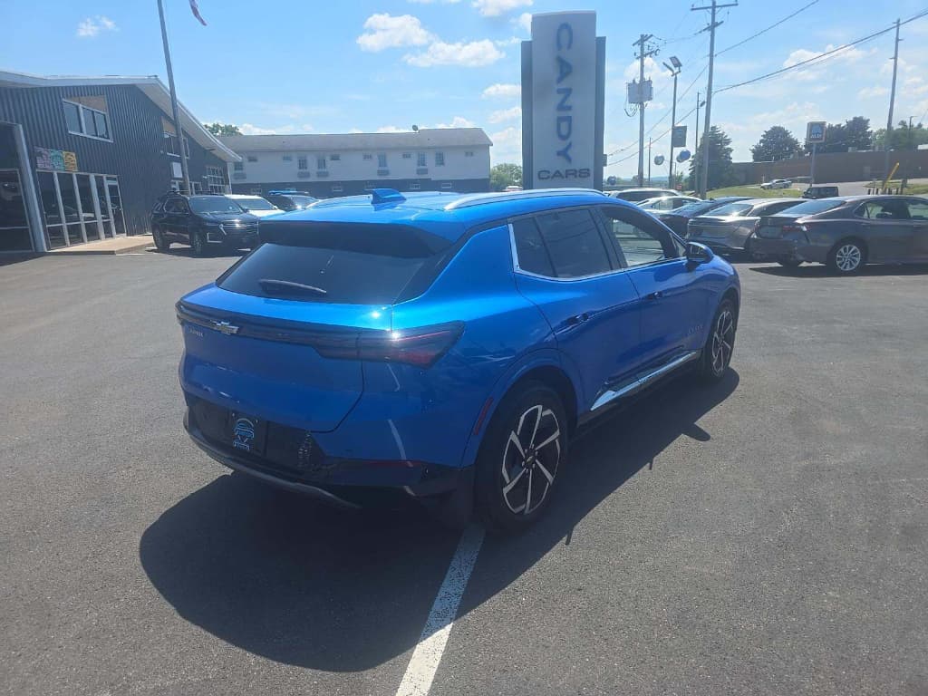 2024 Chevrolet Equinox EV view 3