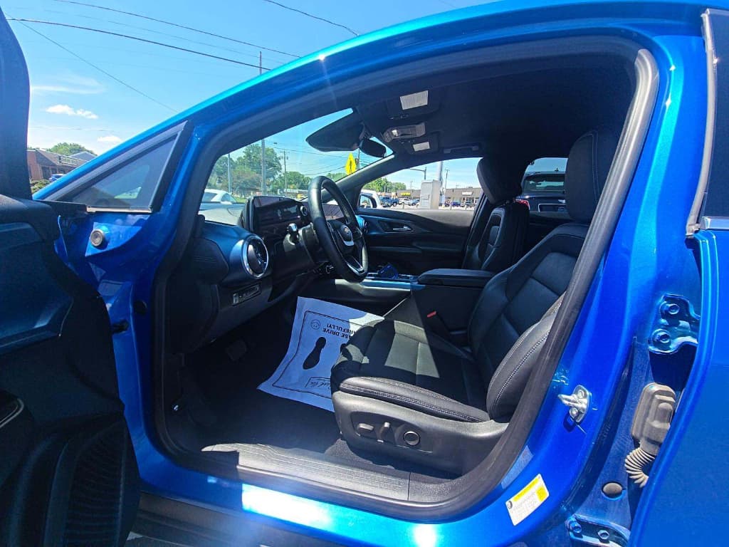 2024 Chevrolet Equinox EV view 5