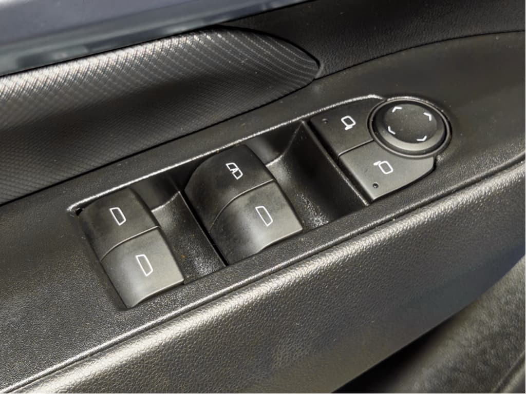 2024 Chevrolet Equinox EV view 7