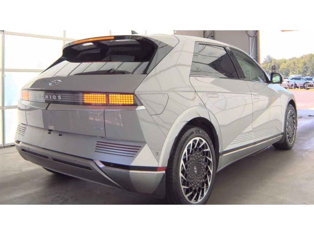 2024 Hyundai IONIQ 5 view 3