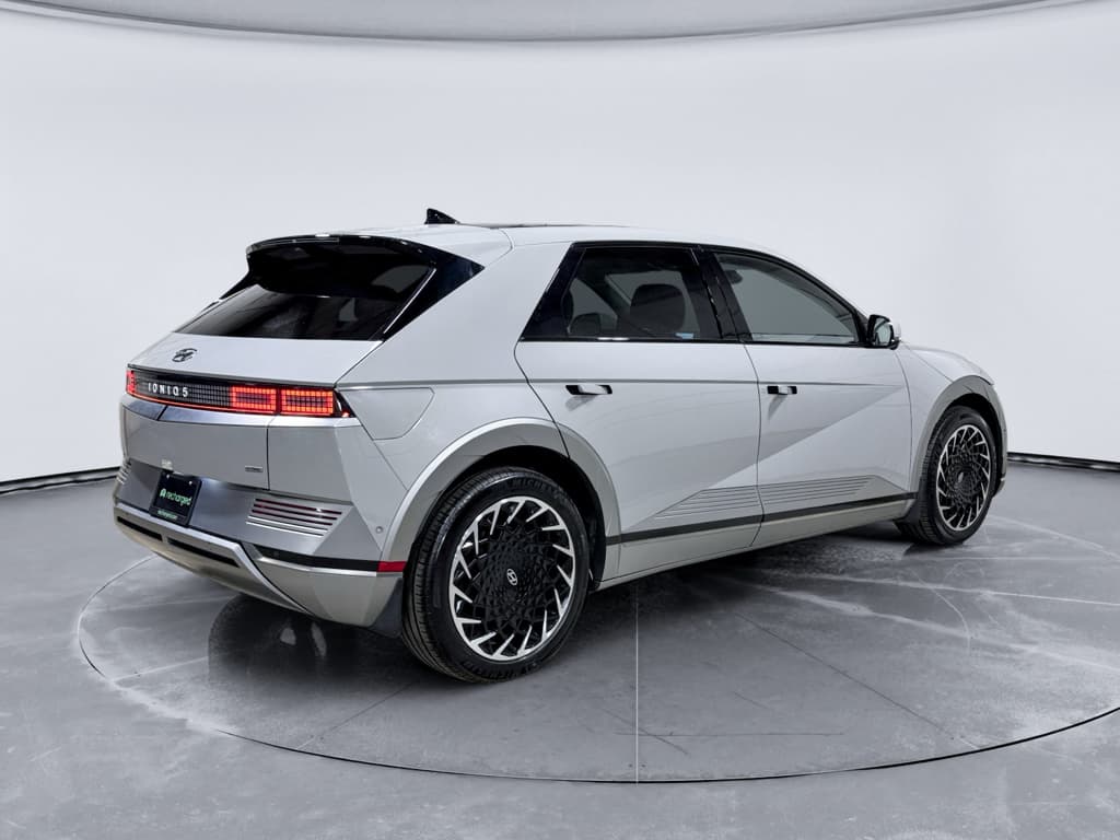 2024 Hyundai IONIQ 5 view 3