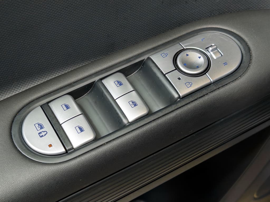 2024 Hyundai IONIQ 5 view 7