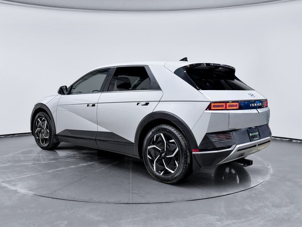 2024 Hyundai IONIQ 5 view 2