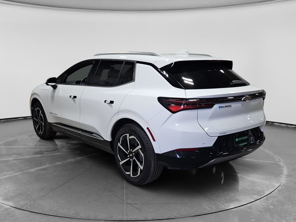 2024 Chevrolet Equinox EV view 2