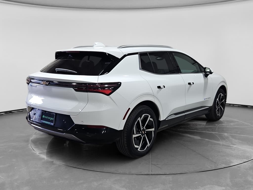 2024 Chevrolet Equinox EV view 3