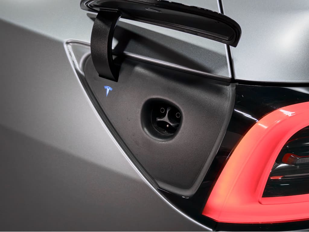2024 Tesla Model Y view 5