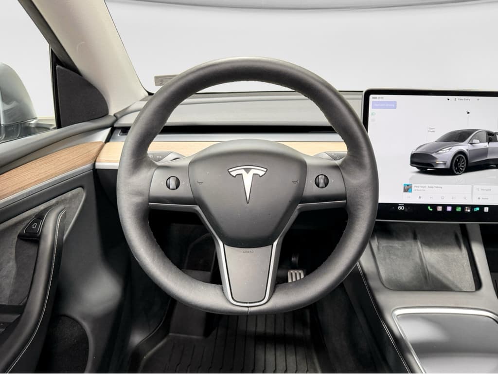 2024 Tesla Model Y view 7