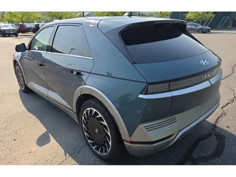 2024 Hyundai IONIQ 5 view 3