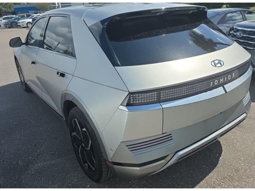 2024 Hyundai IONIQ 5 view 4