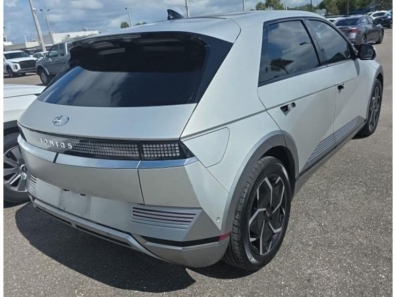 2024 Hyundai IONIQ 5 view 3