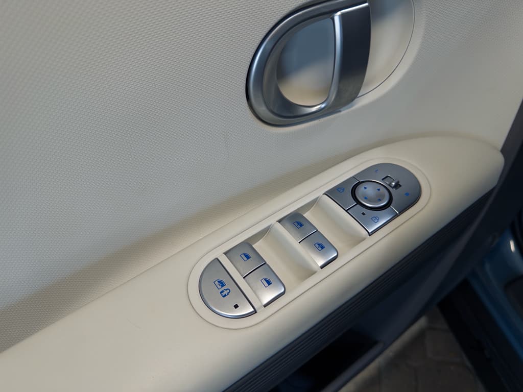 2024 Hyundai IONIQ 5 view 7