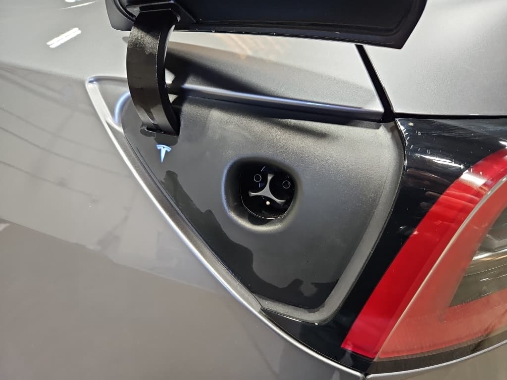 2024 Tesla Model Y view 5