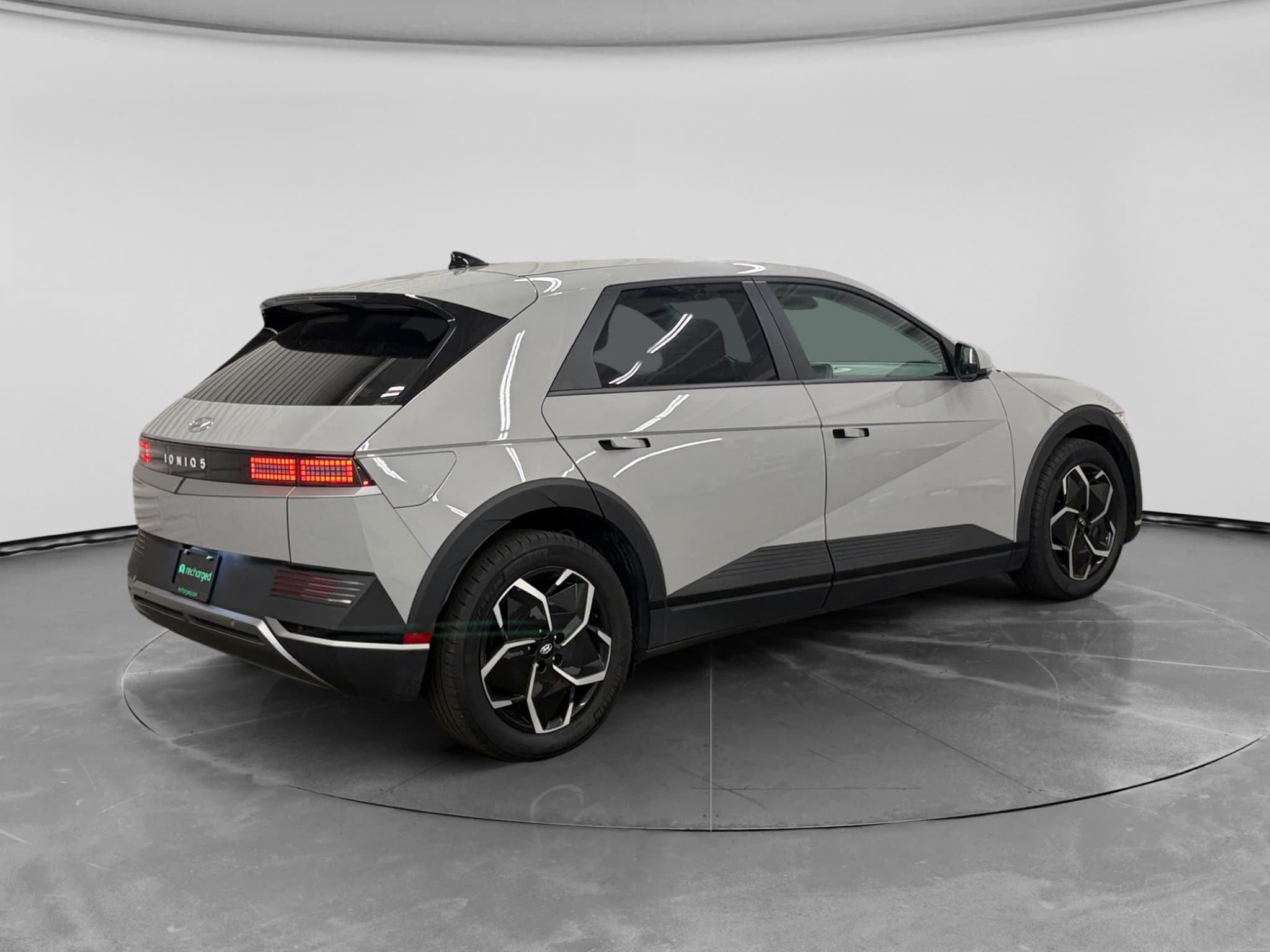 2024 Hyundai IONIQ 5 view 3