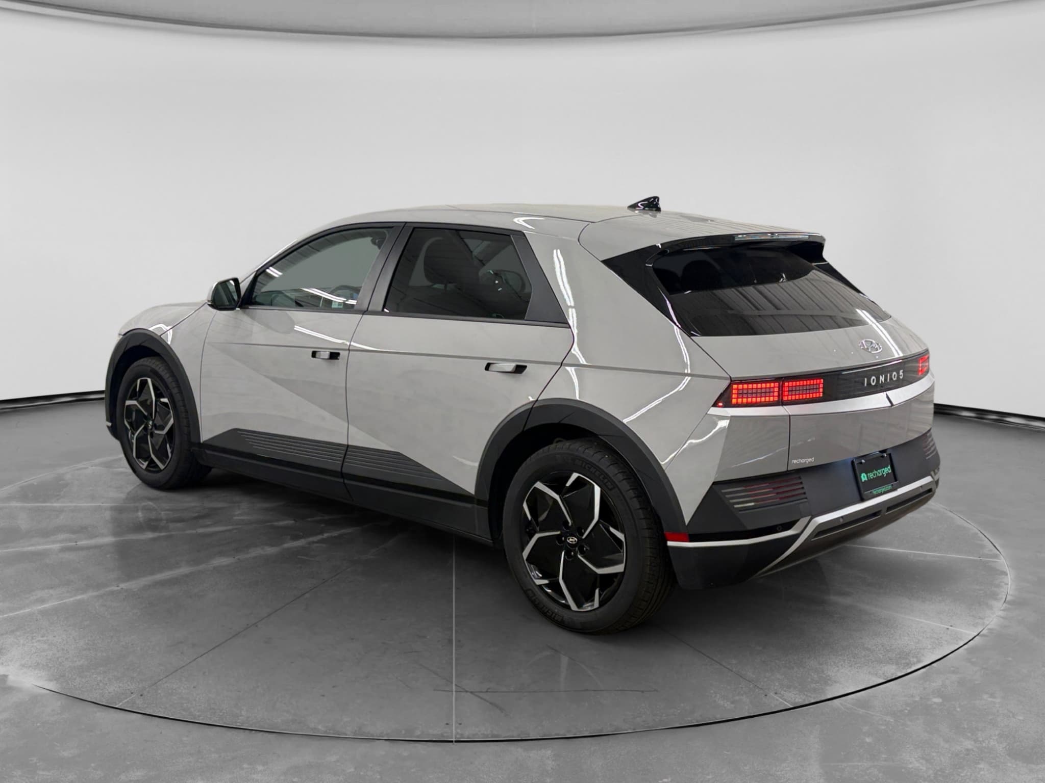 2024 Hyundai IONIQ 5 view 2