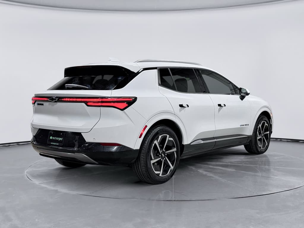 2024 Chevrolet Equinox EV view 3