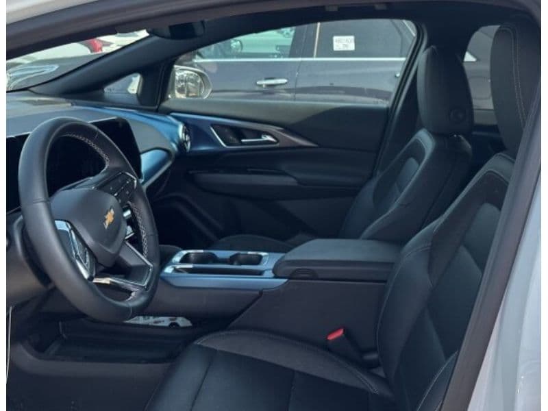 2024 Chevrolet Equinox EV view 5
