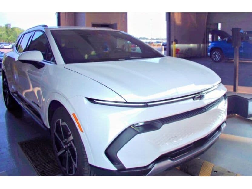 2024 Chevrolet Equinox EV view 2