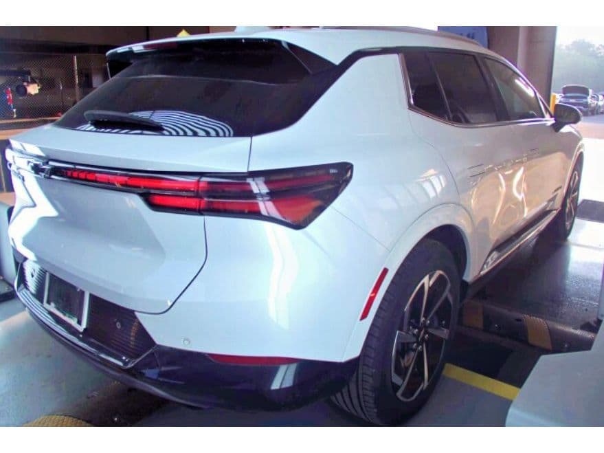 2024 Chevrolet Equinox EV view 3