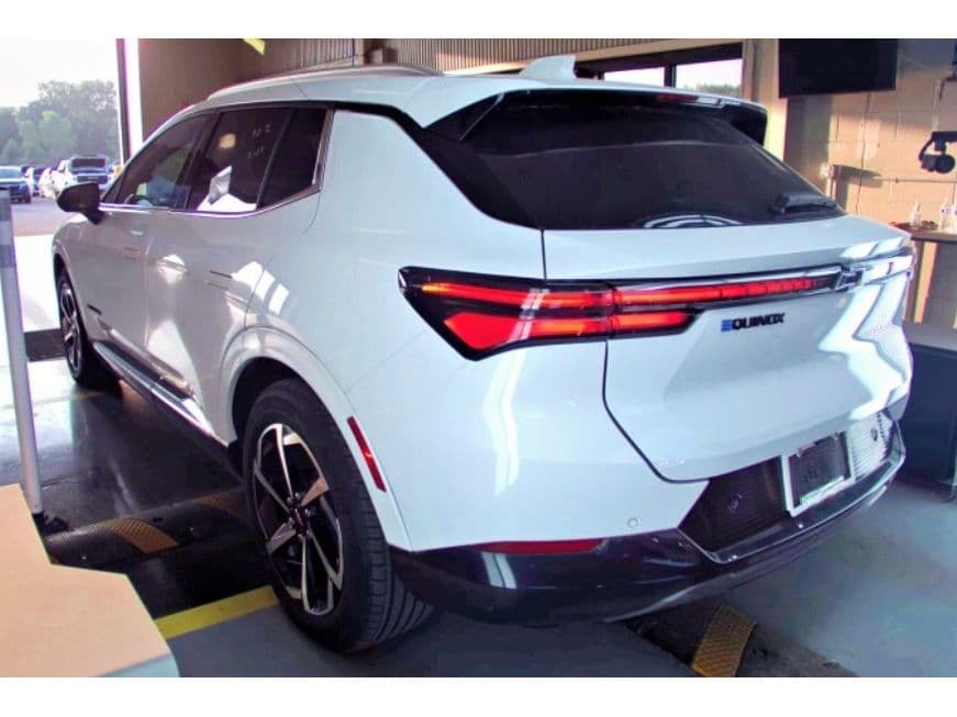 2024 Chevrolet Equinox EV view 4