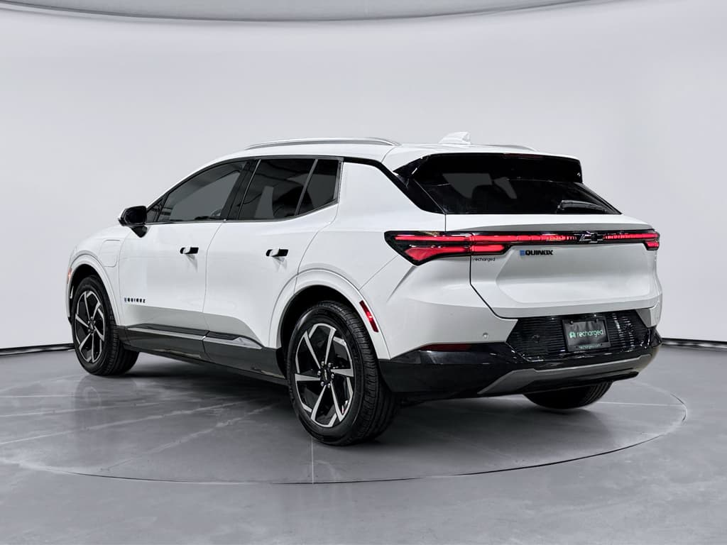 2024 Chevrolet Equinox EV view 2