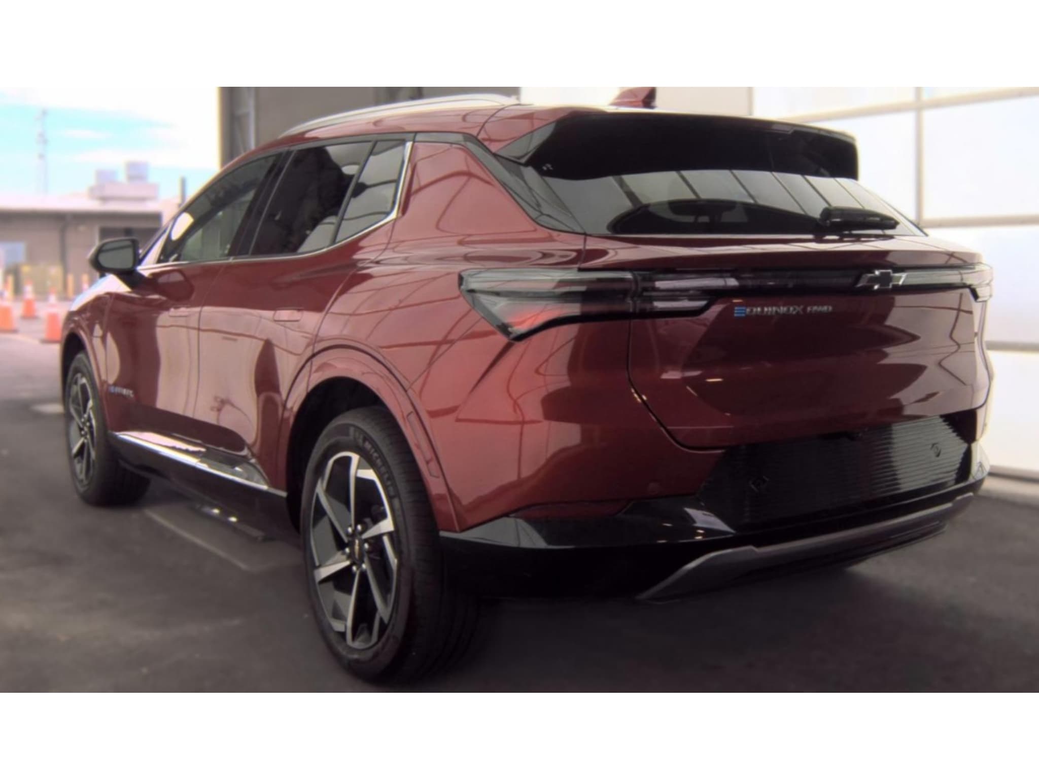 2024 Chevrolet Equinox EV view 4