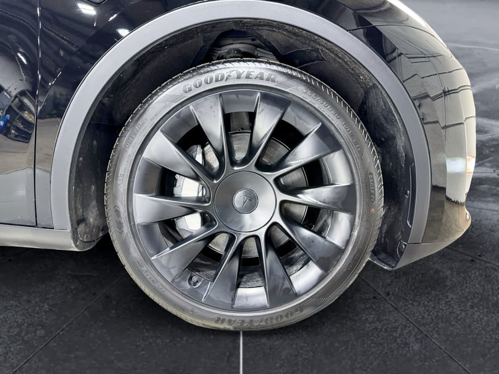 2025 Tesla Model Y view 33
