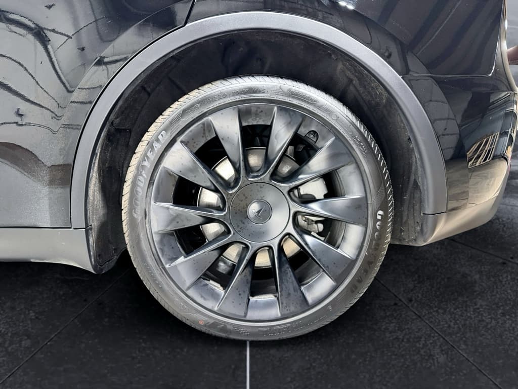 2025 Tesla Model Y view 31